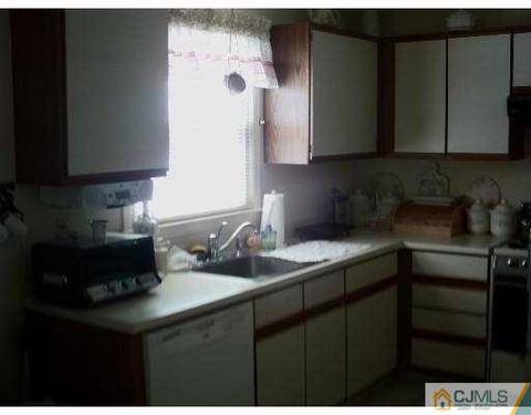 10 Upperbrook Ct, Parlin, NJ 08859 photo 4