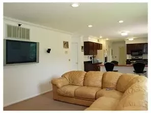 8 Lyons Ln, Edison, NJ 08820 photo 3