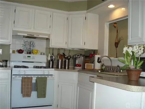 238 Old Rd, Sewaren, NJ 07077 photo 4