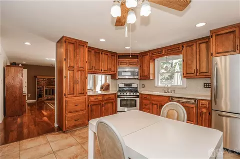 24 Jonathan Dr, Edison, NJ 08820 photo 8