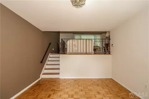 24 Jonathan Dr, Edison, NJ 08820 photo 4