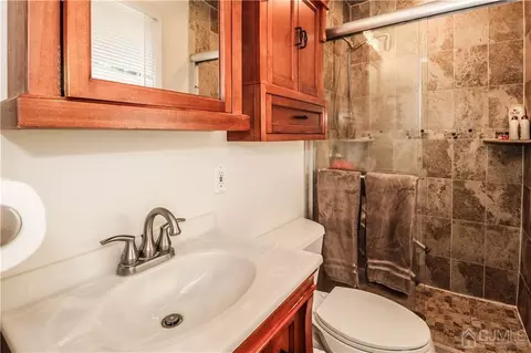 24 Jonathan Dr, Edison, NJ 08820 photo 18