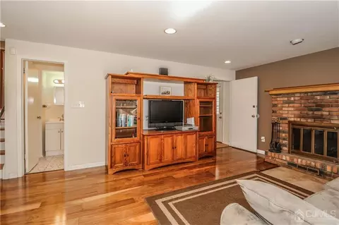 24 Jonathan Dr, Edison, NJ 08820 photo 5