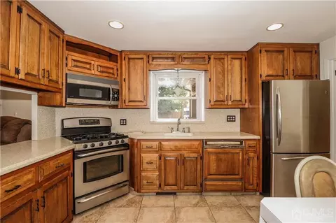 24 Jonathan Dr, Edison, NJ 08820 photo 9