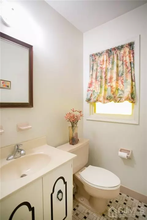305 Mckinley Ave, Edison, NJ 08820 photo 19