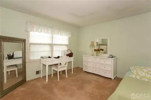 305 Mckinley Ave, Edison, NJ 08820 photo 25