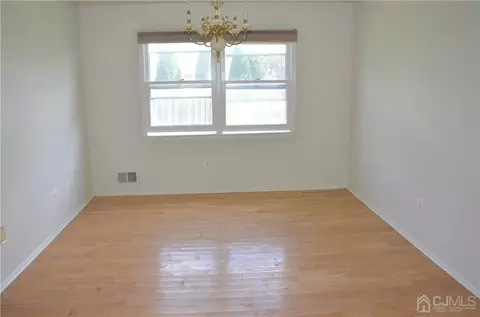 27 Sinclair Rd, Edison, NJ 08820 photo 3