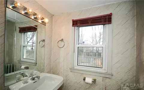 715 Mountain Ave, Middlesex, NJ 08846 photo 8