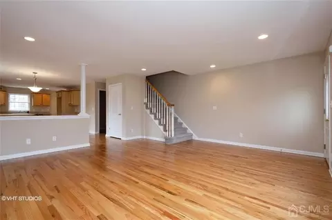 200 Runyon Ave, Middlesex, NJ 08846 photo 4
