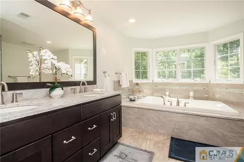 14 Longview Rd, Edison, NJ 08820 photo 22