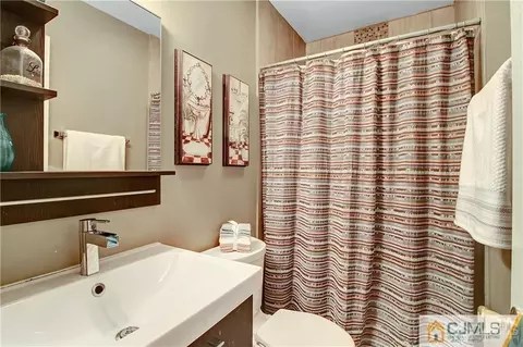 347 Drake Ave, Middlesex, NJ 08846 photo 17