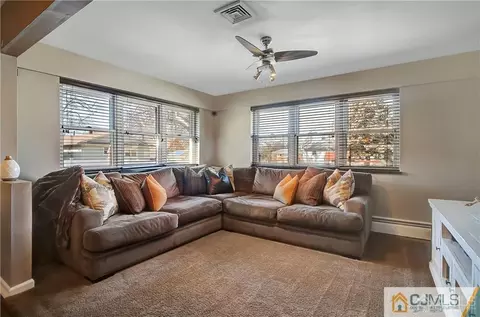 347 Drake Ave, Middlesex, NJ 08846 photo 9
