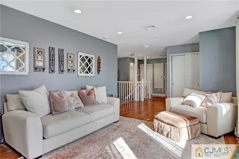347 Drake Ave, Middlesex, NJ 08846 photo 5