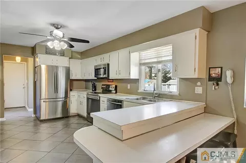 347 Drake Ave, Middlesex, NJ 08846 photo 6