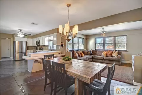 347 Drake Ave, Middlesex, NJ 08846 photo 4
