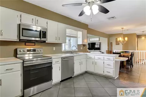 347 Drake Ave, Middlesex, NJ 08846 photo 3