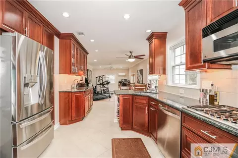 8 Abbott Ct, Sayreville, NJ 08859 photo 6