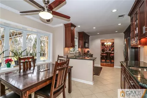 8 Abbott Ct, Sayreville, NJ 08859 photo 4