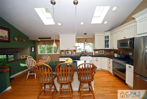 17 Douglass Ln, Middlesex, NJ 08846 photo 2