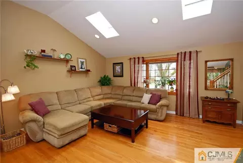 17 Douglass Ln, Middlesex, NJ 08846 photo 5
