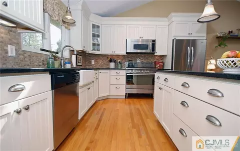 17 Douglass Ln, Middlesex, NJ 08846 photo 4