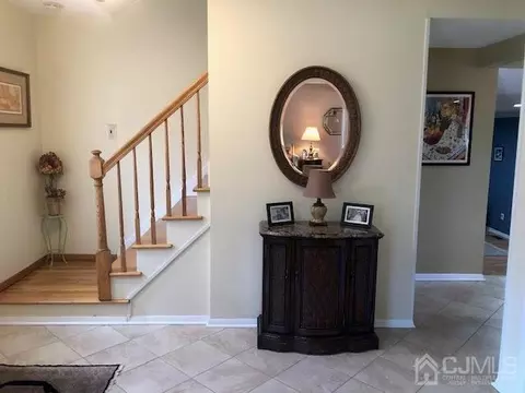 6 Dellview Dr, Edison, NJ 08820 photo 2