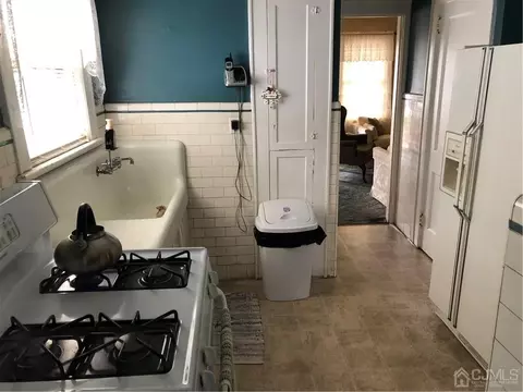147 Stout Ave, Middlesex, NJ 08846 photo 5