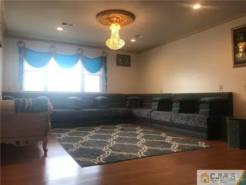 8 Morgan Dr, Edison, NJ 08817 photo 3