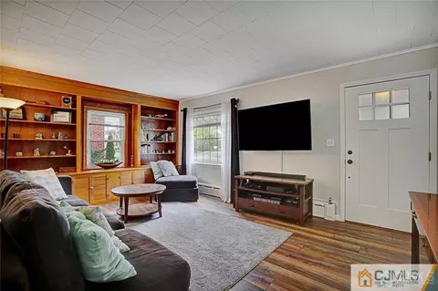 433 Harris Ave, Middlesex, NJ 08846 photo 2