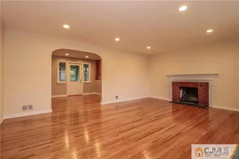 20 Old Post Rd, Edison, NJ 08817 photo 4