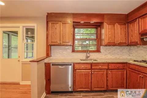 20 Old Post Rd, Edison, NJ 08817 photo 6