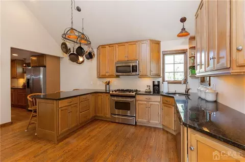 323 Walnut St, Middlesex, NJ 08846 photo 3