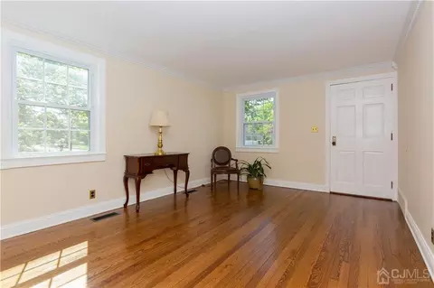 323 Walnut St, Middlesex, NJ 08846 photo 2
