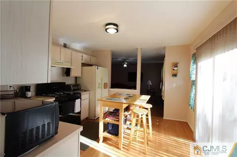 607 Grandview St, Middlesex, NJ 08846 photo 9