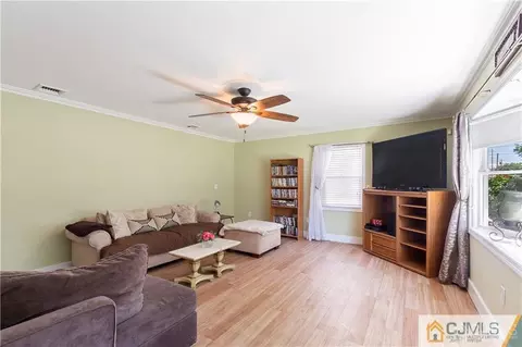 28 Ramsey Rd, Middlesex, NJ 08846 photo 4