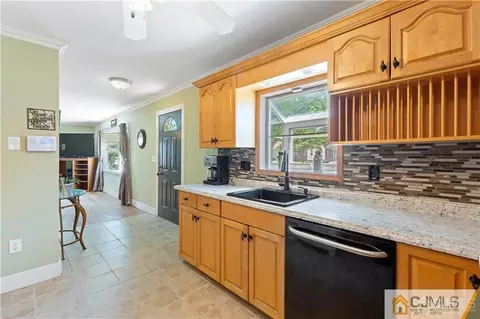 28 Ramsey Rd, Middlesex, NJ 08846 photo 8