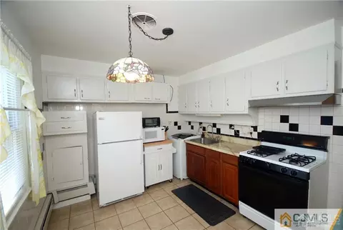 130 Barbara Pl, Middlesex, NJ 08846 photo 4
