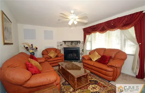 130 Barbara Pl, Middlesex, NJ 08846 photo 2