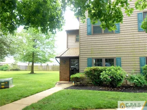 9 Pheasant Run, Edison, NJ 08820 photo 2
