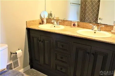 33 Wintergreen Ave, Edison, NJ 08820 photo 32