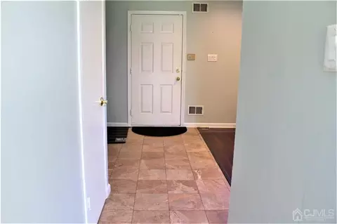 33 Wintergreen Ave, Edison, NJ 08820 photo 4