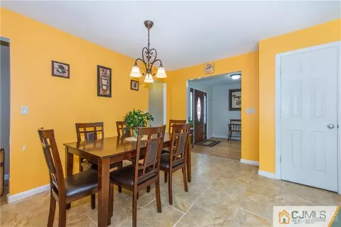 43 Violet Pl, Edison, NJ 08817 photo 4