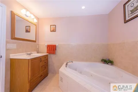 43 Violet Pl, Edison, NJ 08817 photo 24