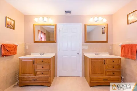 43 Violet Pl, Edison, NJ 08817 photo 23
