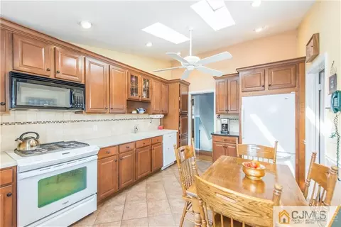 11 Mcevoy Rd, Edison, NJ 08837 photo 10