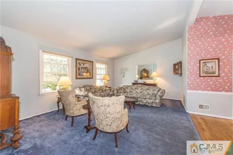 11 Mcevoy Rd, Edison, NJ 08837 photo 3