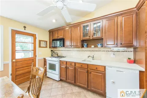 11 Mcevoy Rd, Edison, NJ 08837 photo 9