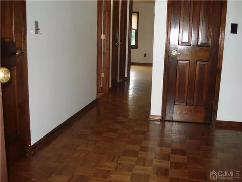 54 Teaberry Dr, Edison, NJ 08820 photo 4