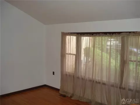 54 Teaberry Dr, Edison, NJ 08820 photo 9