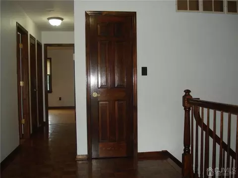 54 Teaberry Dr, Edison, NJ 08820 photo 5